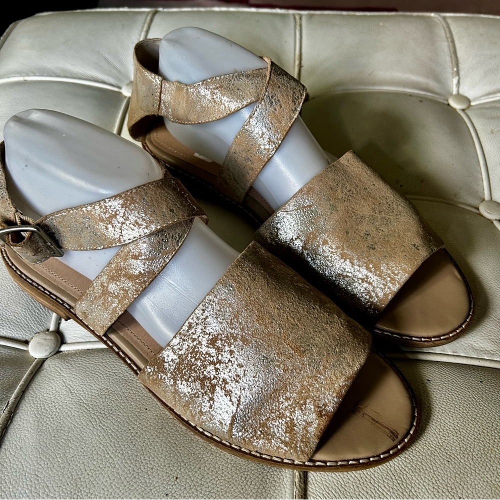 Kelsi Dagger Women's Sandals in Gold and Tan Sz 10 good condition